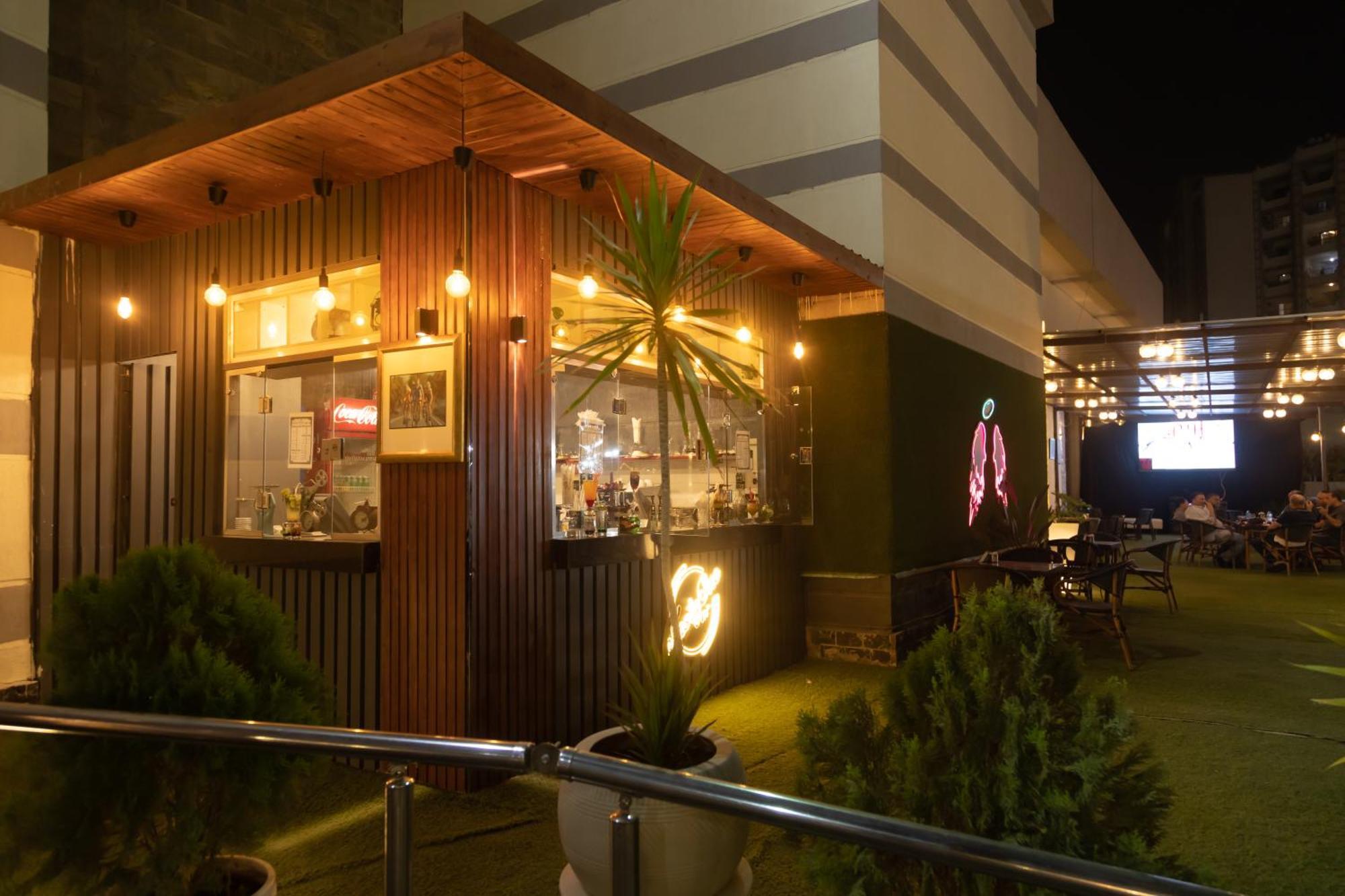 Jewel Sport City And Aqua Park El El Cairo Exterior foto The bar at the rooftop