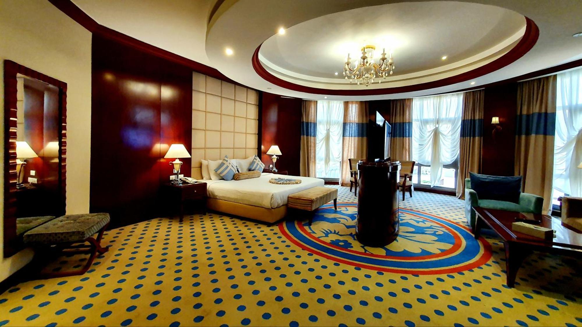 Jewel Sport City And Aqua Park El El Cairo Habitación foto A suite at the hotel